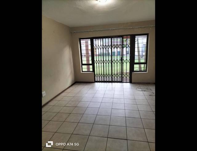 2 BEDROOM PROPERTY TO RENT IN MEER EN SEE